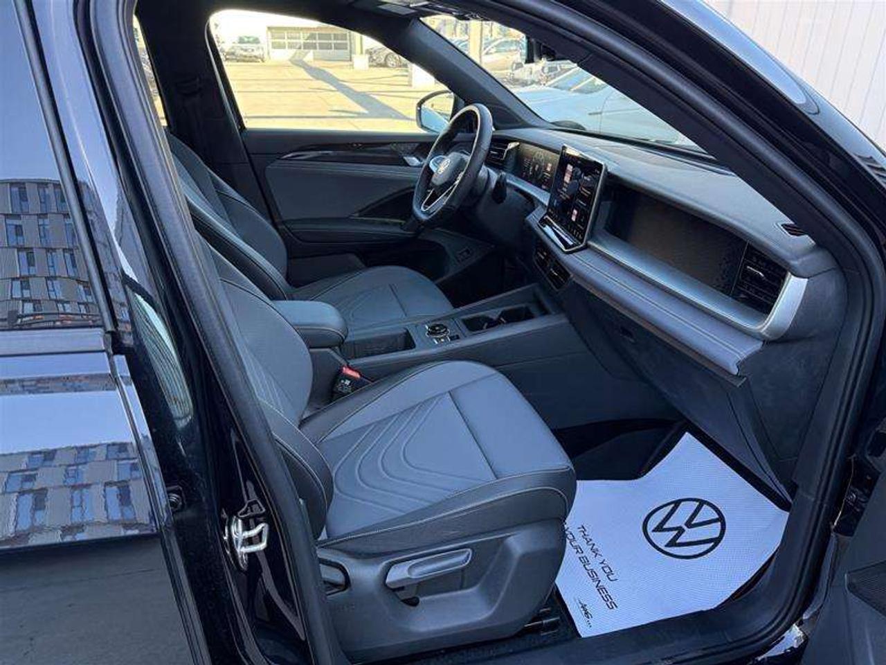 2026 Volkswagen Tiguan Comfortline R-Line Black Edition 4MOTION Photo