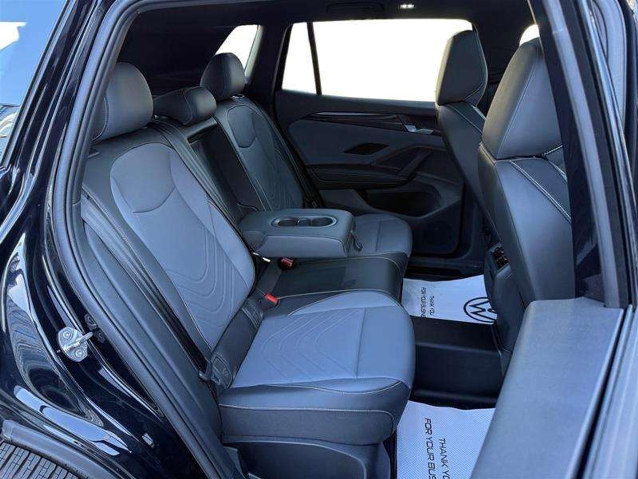 2026 Volkswagen Tiguan Comfortline R-Line Black Edition 4MOTION Photo