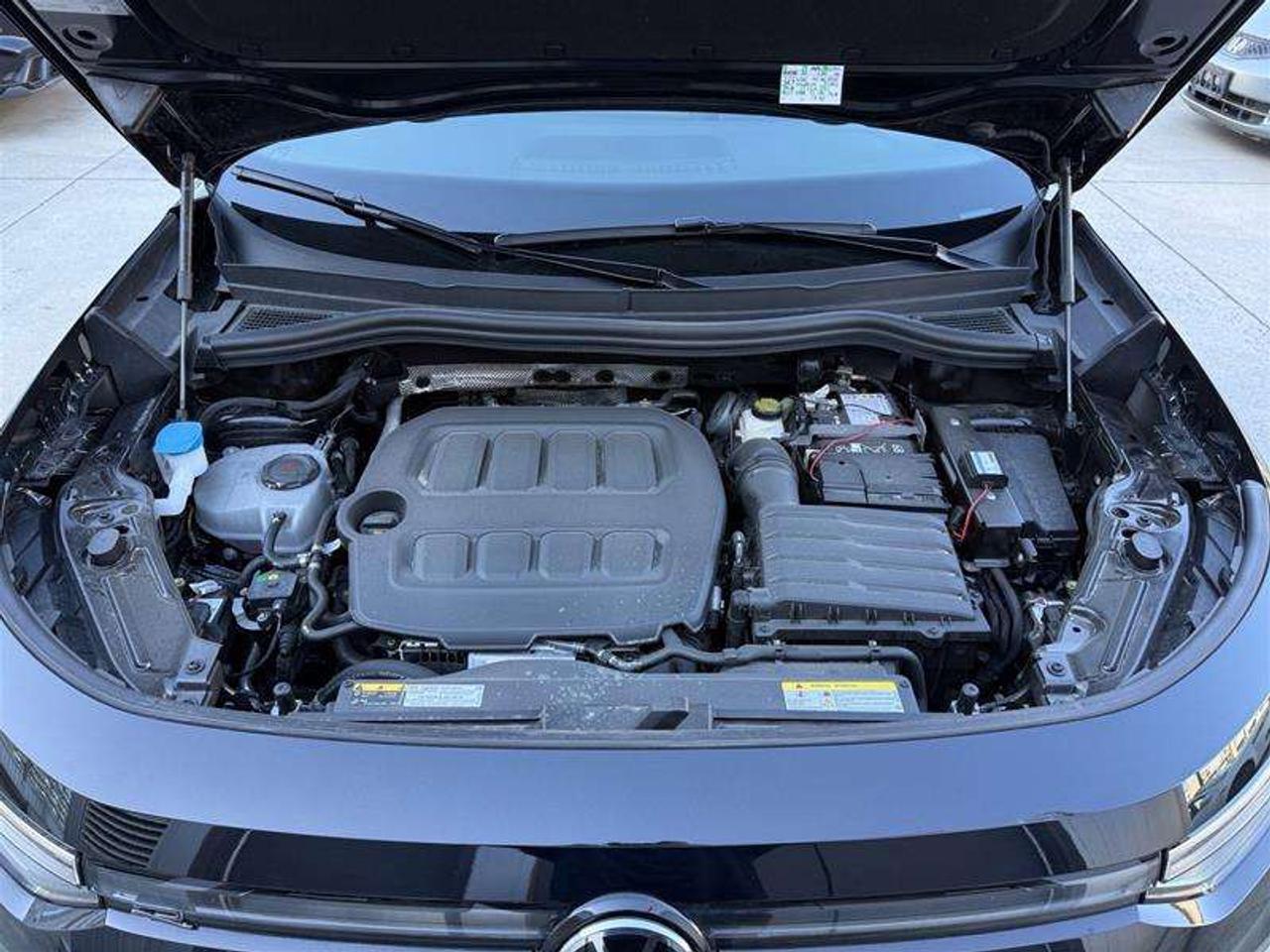 2026 Volkswagen Tiguan Comfortline R-Line Black Edition 4MOTION Photo