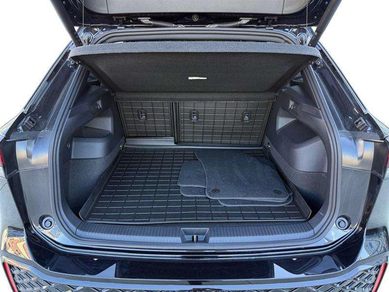 2026 Volkswagen Tiguan Comfortline R-Line Black Edition 4MOTION Photo