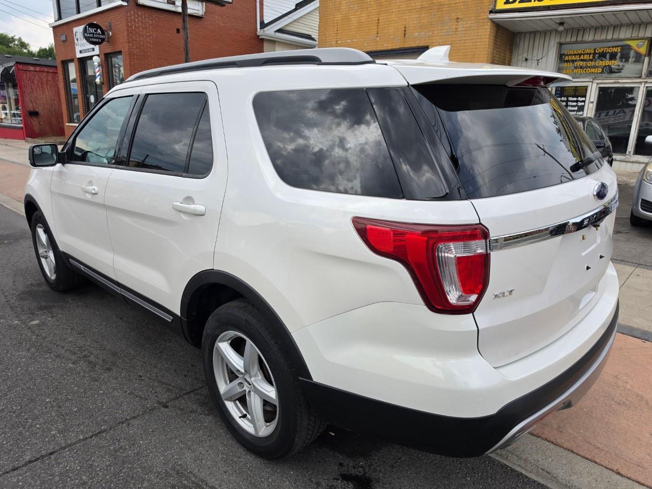 2017 Ford Explorer 4WD 4dr XLT Photo4