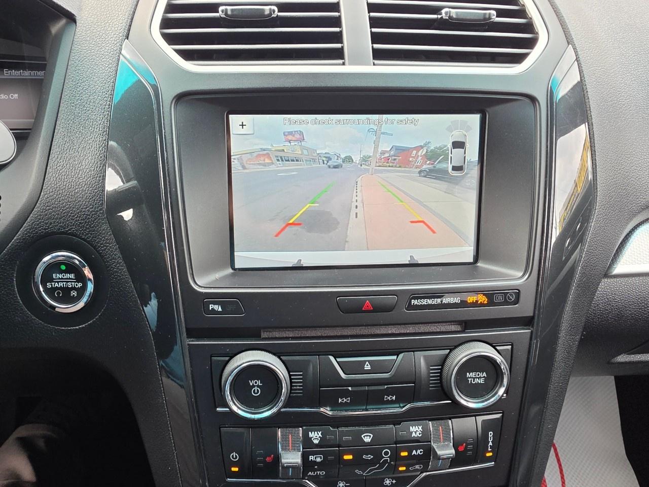 2017 Ford Explorer 4WD 4dr XLT Photo