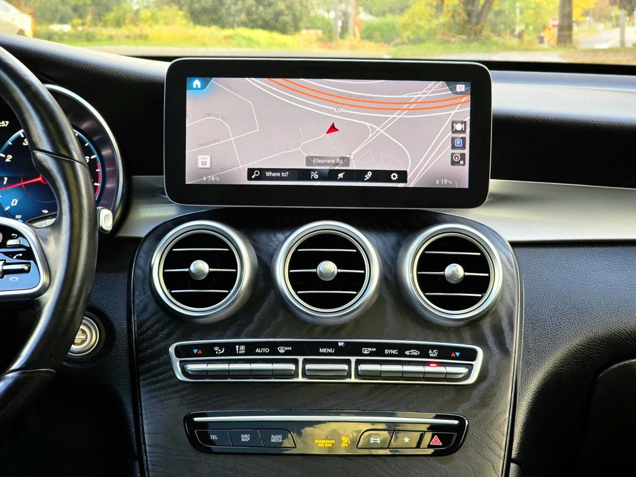 2020 Mercedes-Benz GLC GLC 300 4MATIC | Clean Carfax! Photo
