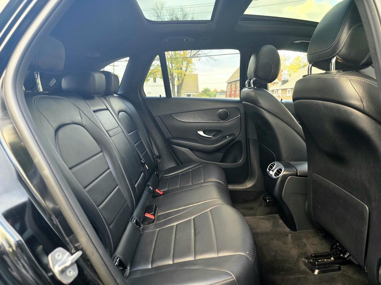 2020 Mercedes-Benz GLC GLC 300 4MATIC | Clean Carfax! Photo