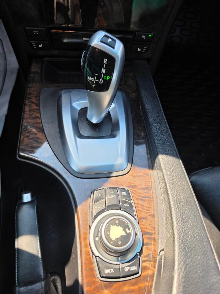 2010 BMW 5 Series 4dr Sdn 535i xDrive AWD Photo