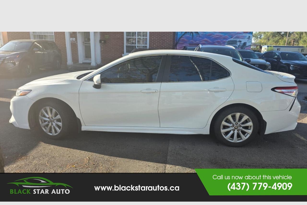 2020 Toyota Camry SE Photo
