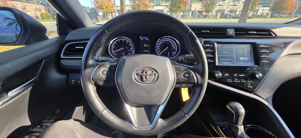 2020 Toyota Camry SE Photo