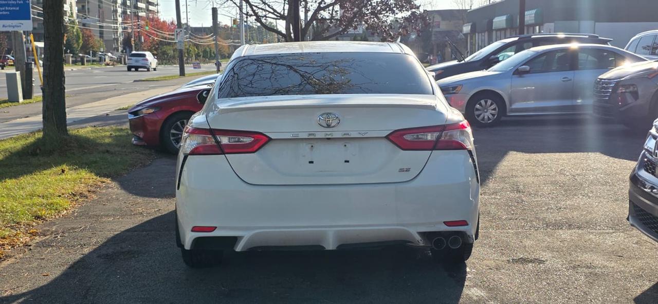 2020 Toyota Camry SE Photo