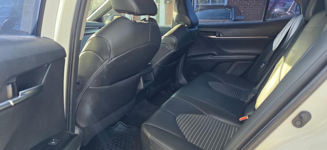 2020 Toyota Camry SE Photo