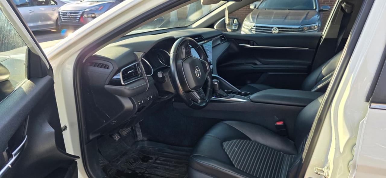 2020 Toyota Camry SE Photo