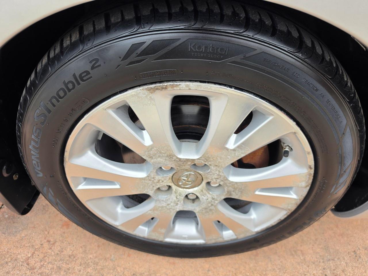 2009 Toyota Avalon 4DR SDN XLS Photo