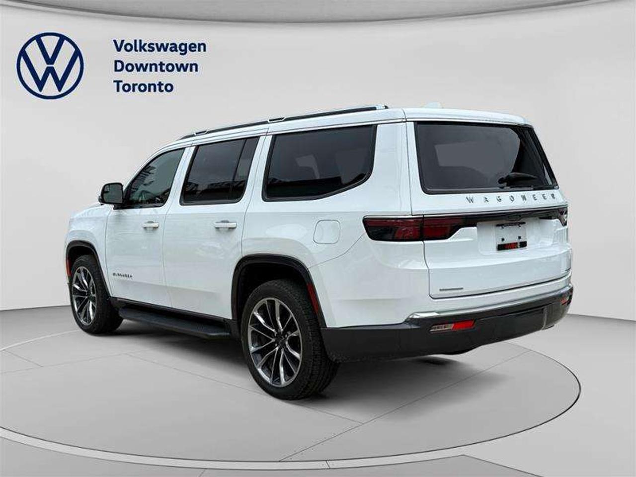 2022 Jeep Wagoneer Series II Photo2