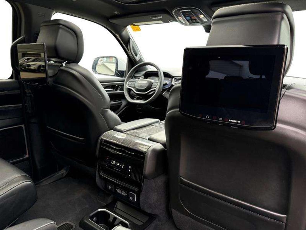 2022 Jeep Wagoneer Series II Photo