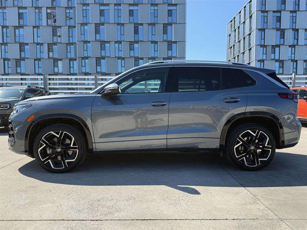2026 Volkswagen Tiguan Highline Turbo R-Line 4MOTION Photo