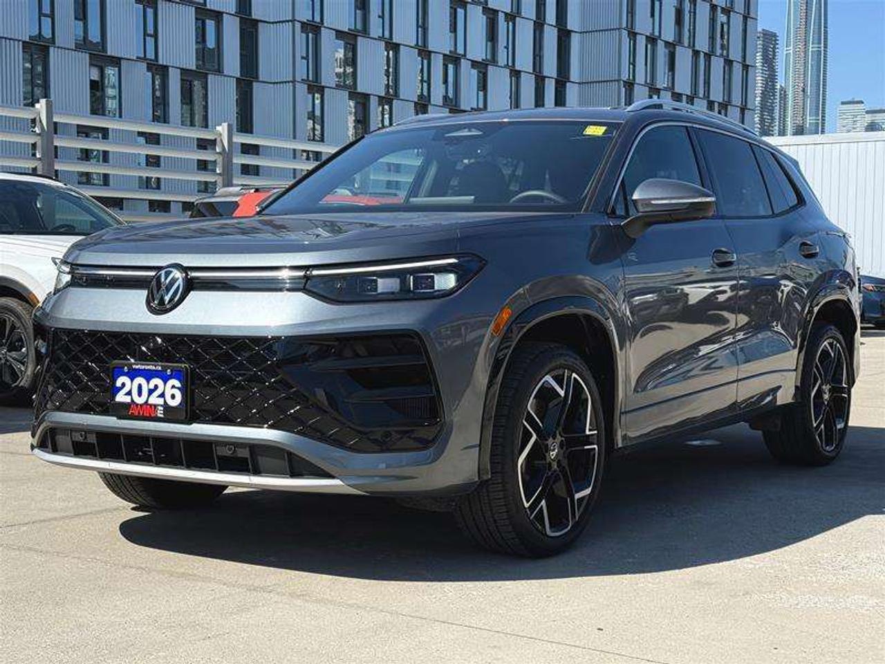 2026 Volkswagen Tiguan Highline Turbo R-Line 4MOTION Photo2