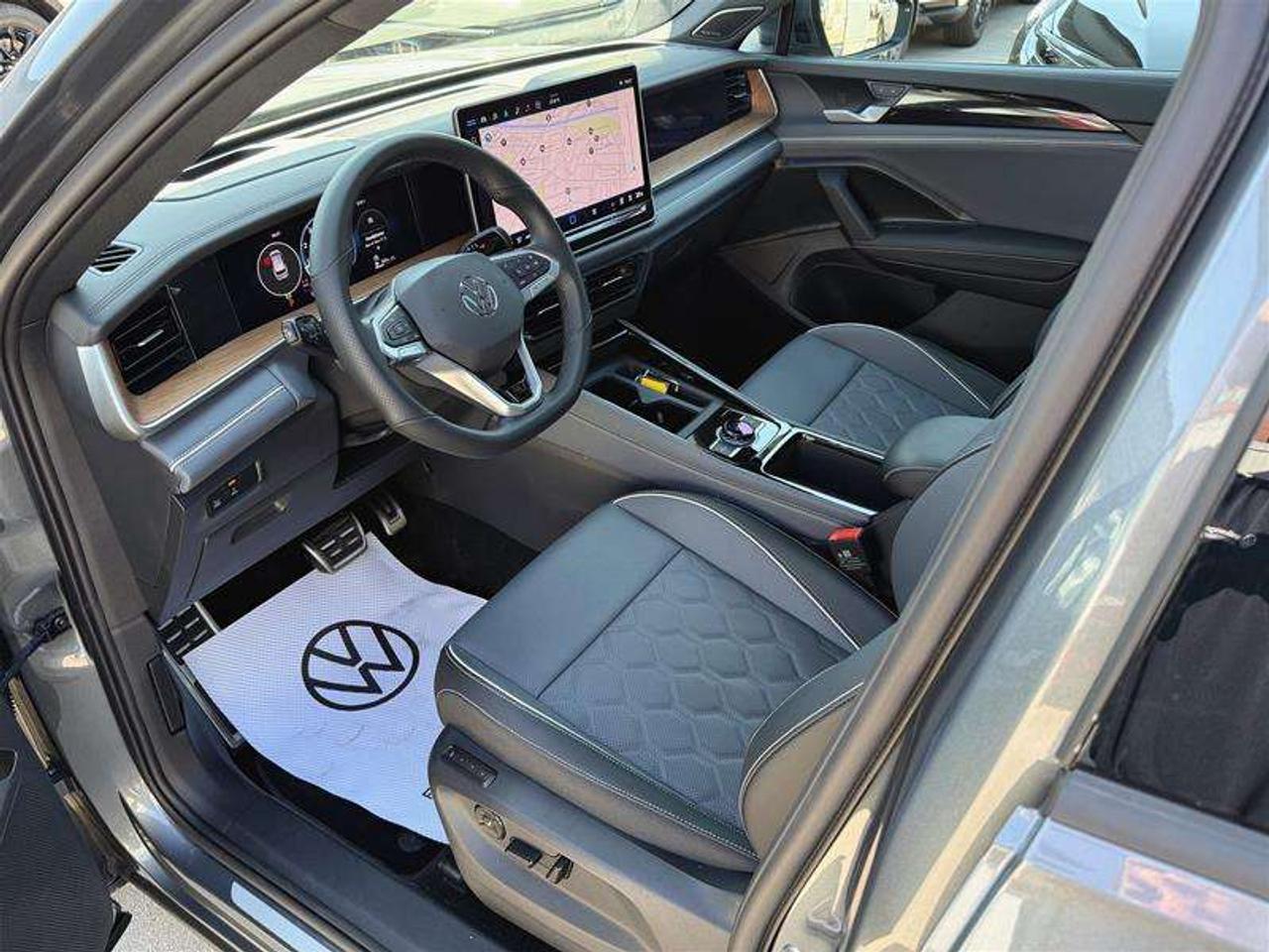 2026 Volkswagen Tiguan Highline Turbo R-Line 4MOTION Photo