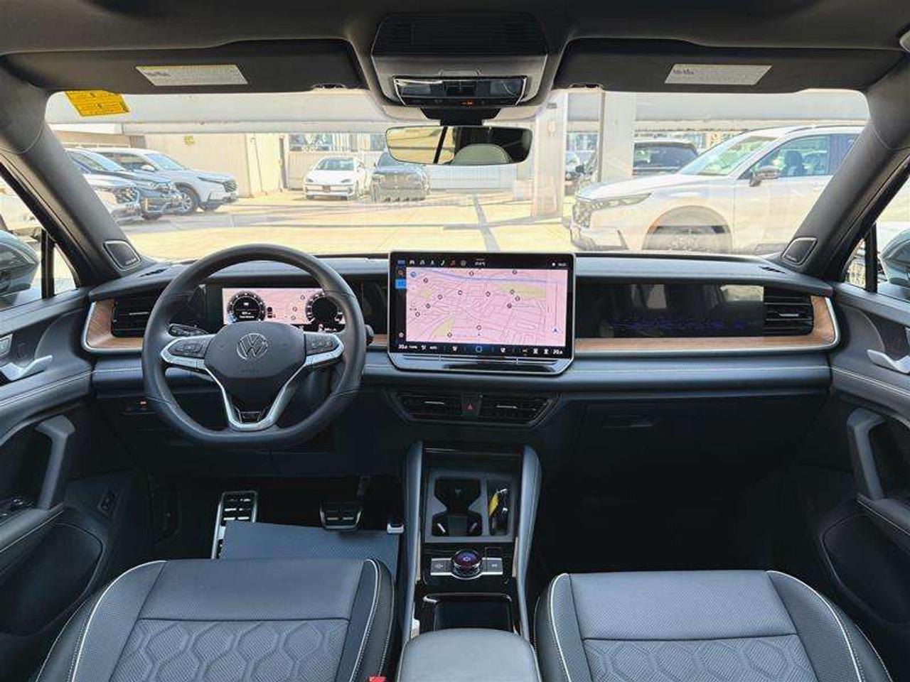 2026 Volkswagen Tiguan Highline Turbo R-Line 4MOTION Photo
