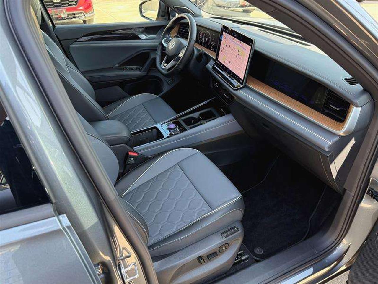 2026 Volkswagen Tiguan Highline Turbo R-Line 4MOTION Photo