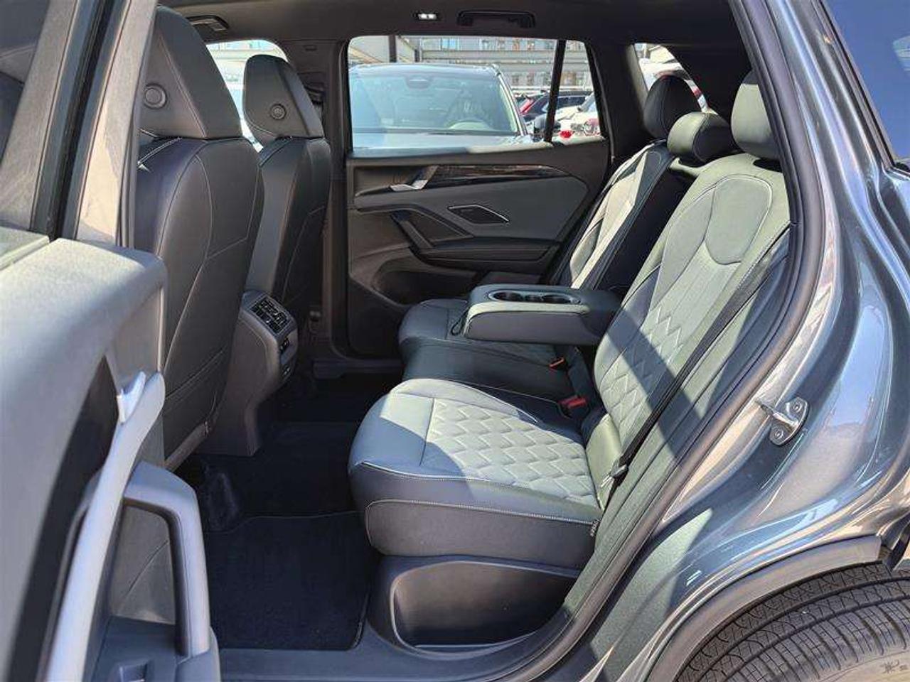 2026 Volkswagen Tiguan Highline Turbo R-Line 4MOTION Photo
