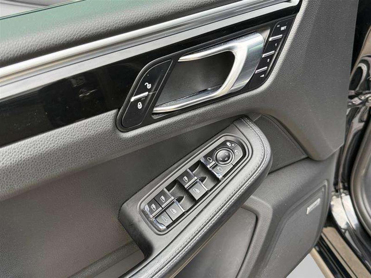 2018 Porsche Macan Turbo Photo