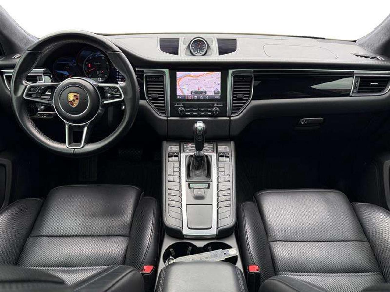 2018 Porsche Macan Turbo Photo