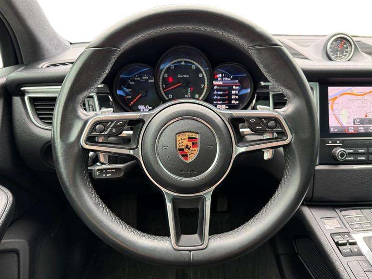 2018 Porsche Macan Turbo Photo