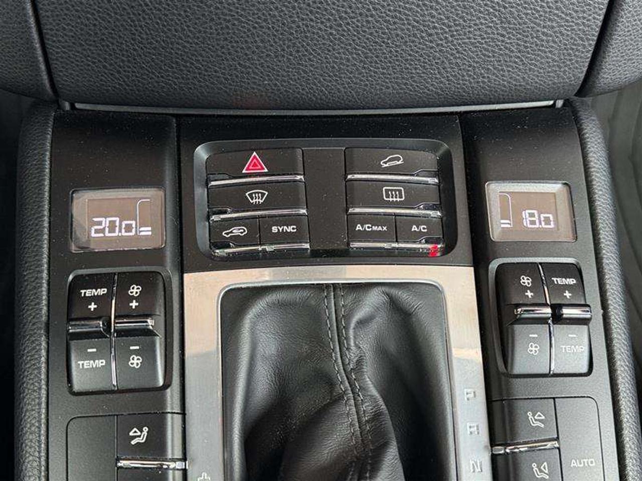 2018 Porsche Macan Turbo Photo