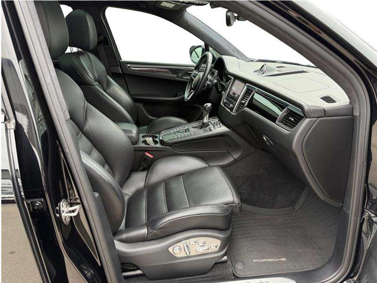 2018 Porsche Macan Turbo Photo