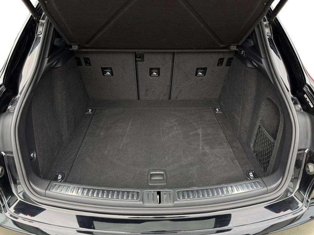 2018 Porsche Macan Turbo Photo
