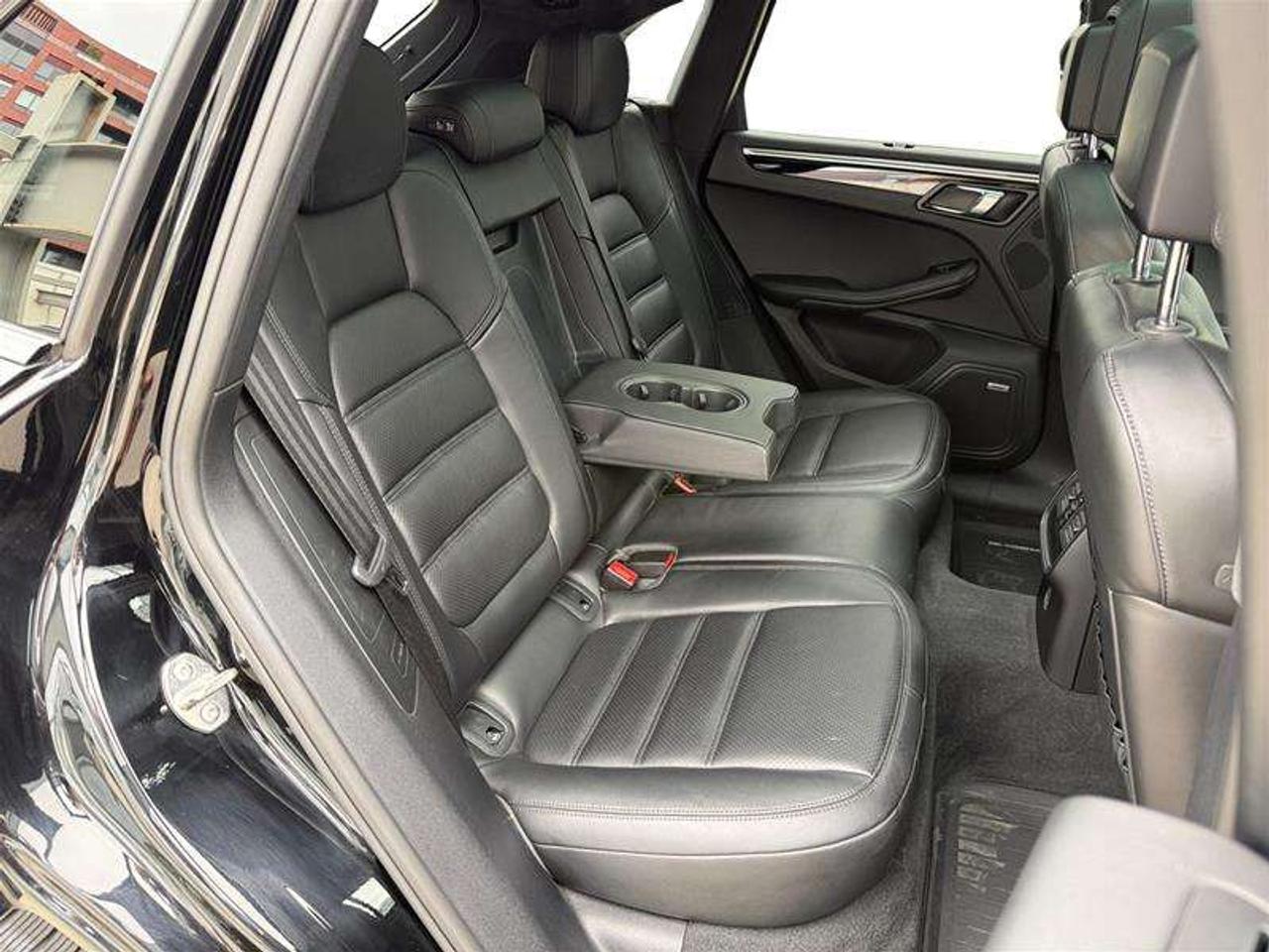 2018 Porsche Macan Turbo Photo
