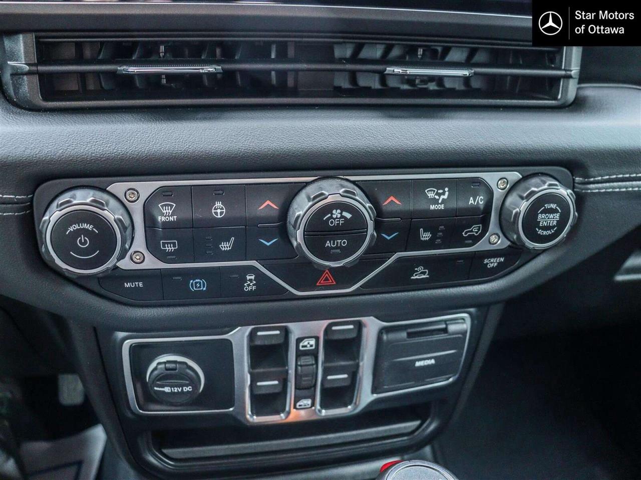 2024 Jeep Wrangler Sahara Photo