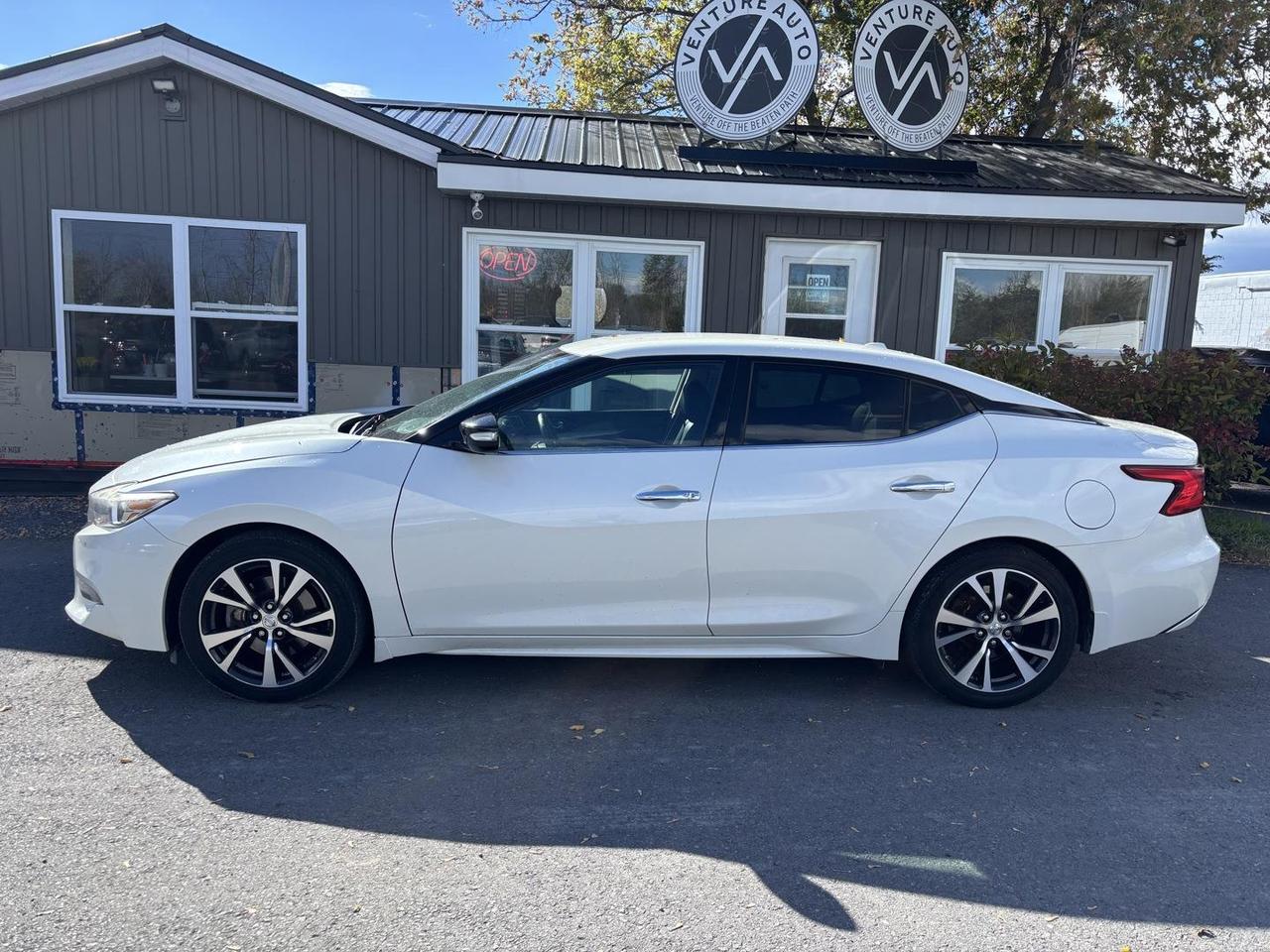 2017 Nissan Maxima  Photo