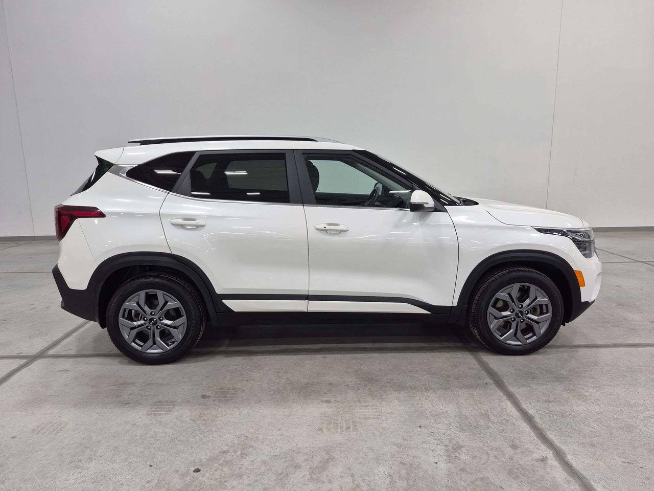 2024 Kia Seltos EX AWD, Sunroof, Heated Seats, Bluetooth! Photo