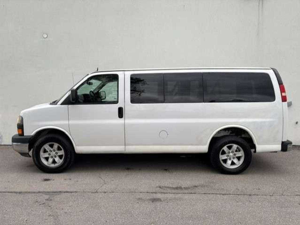 2013 GMC Savana 1500 SLE **8 PASSENGER-1 OWNER-TOW PKG.-CERTIFIED** Photo5