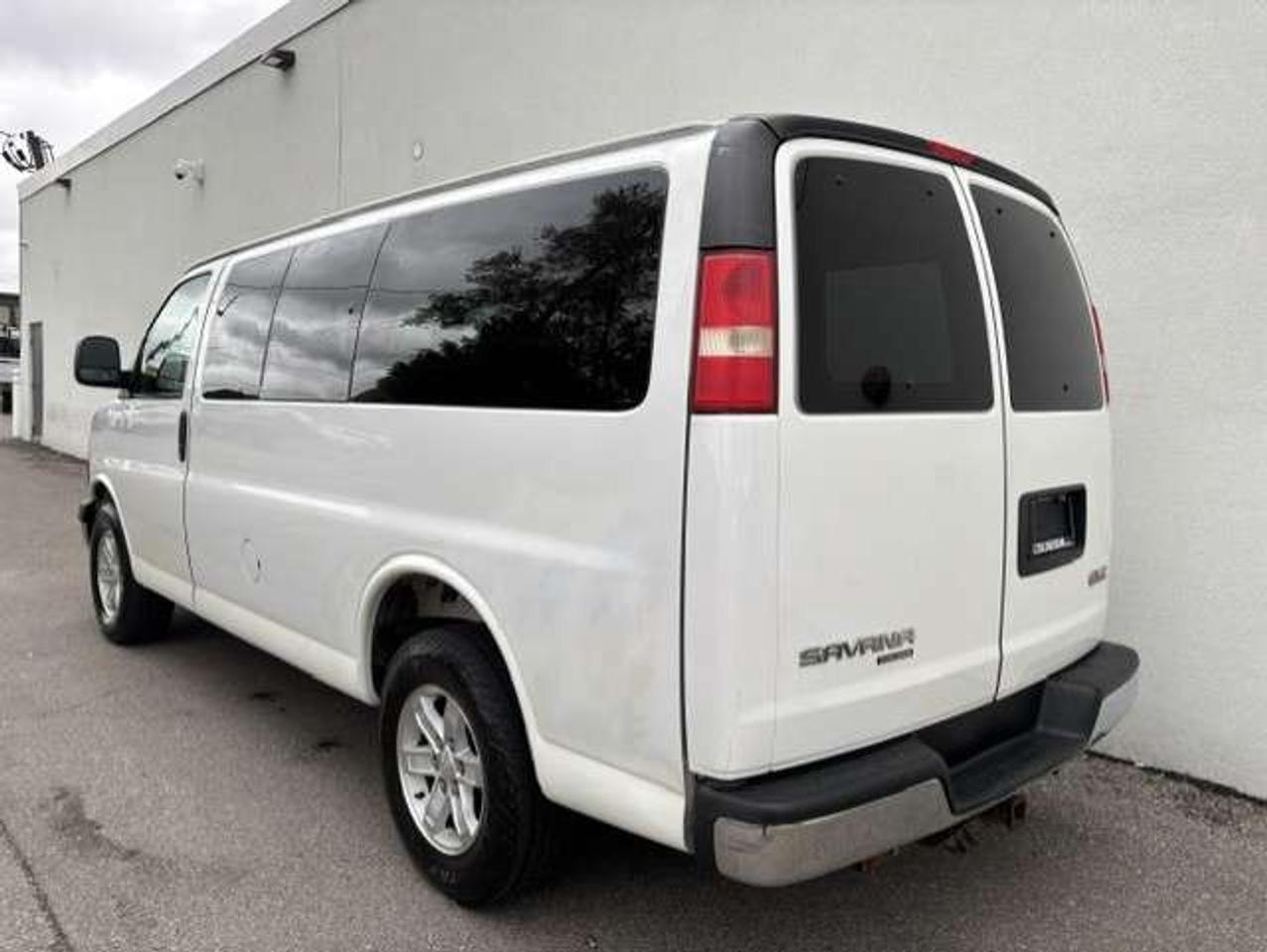 2013 GMC Savana 1500 SLE **8 PASSENGER-1 OWNER-TOW PKG.-CERTIFIED** Photo