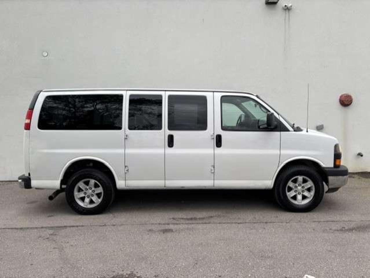 2013 GMC Savana 1500 SLE **8 PASSENGER-1 OWNER-TOW PKG.-CERTIFIED** Photo