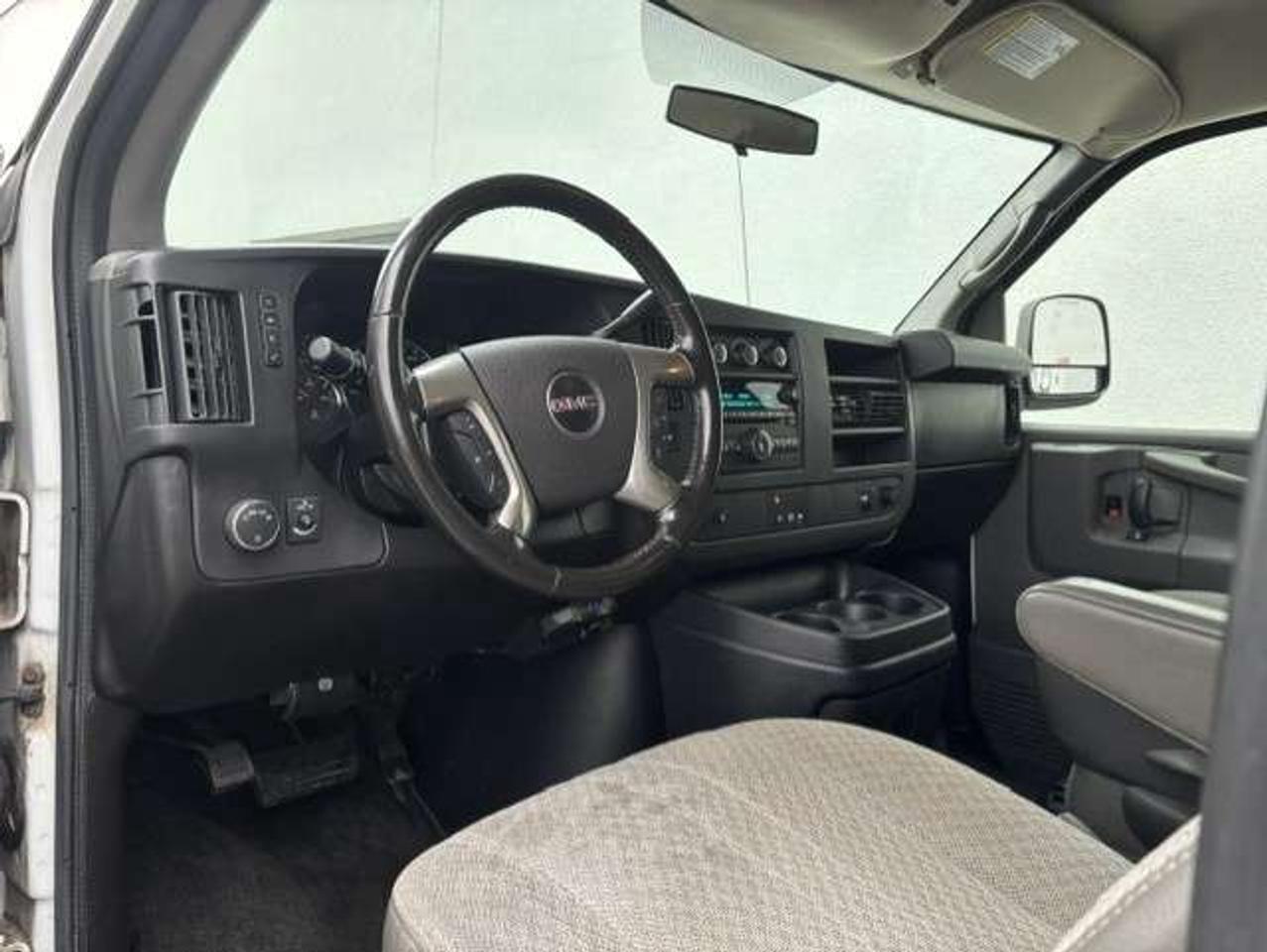 2013 GMC Savana 1500 SLE **8 PASSENGER-1 OWNER-TOW PKG.-CERTIFIED** Photo