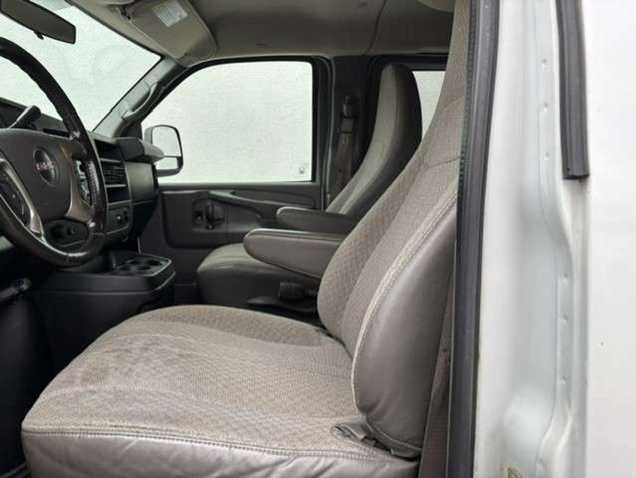 2013 GMC Savana 1500 SLE **8 PASSENGER-1 OWNER-TOW PKG.-CERTIFIED** Photo