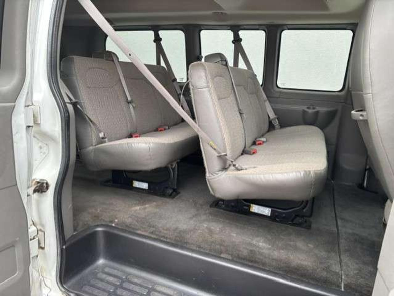 2013 GMC Savana 1500 SLE **8 PASSENGER-1 OWNER-TOW PKG.-CERTIFIED** Photo