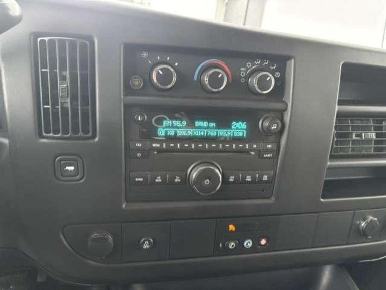 2013 GMC Savana 1500 SLE **8 PASSENGER-1 OWNER-TOW PKG.-CERTIFIED** Photo