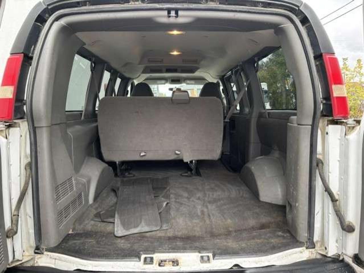 2013 GMC Savana 1500 SLE **8 PASSENGER-1 OWNER-TOW PKG.-CERTIFIED** Photo