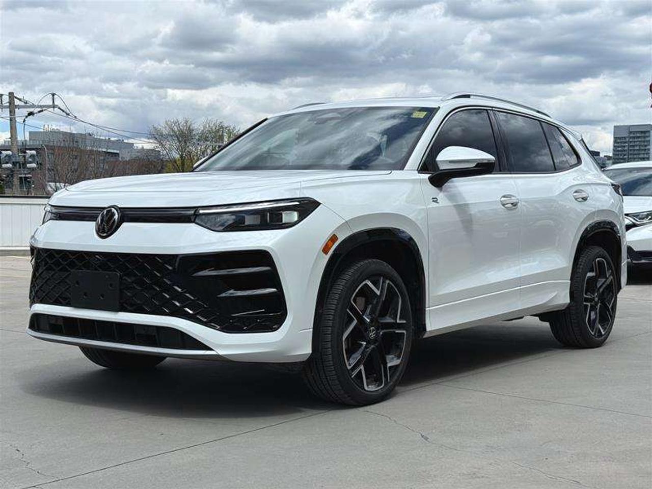 2026 Volkswagen Tiguan Highline Turbo R-Line 4MOTION Photo2