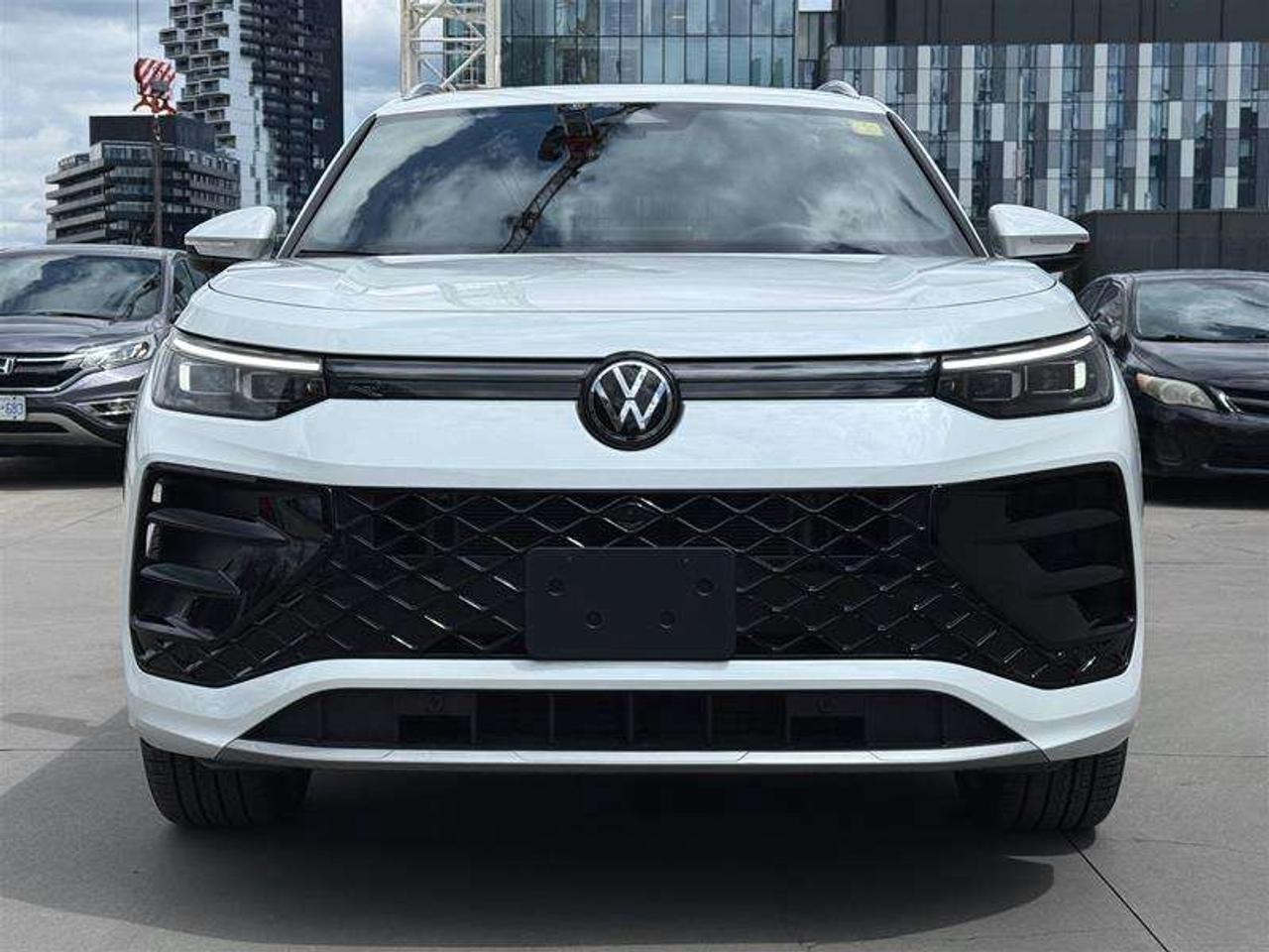 2026 Volkswagen Tiguan Highline Turbo R-Line 4MOTION Photo1