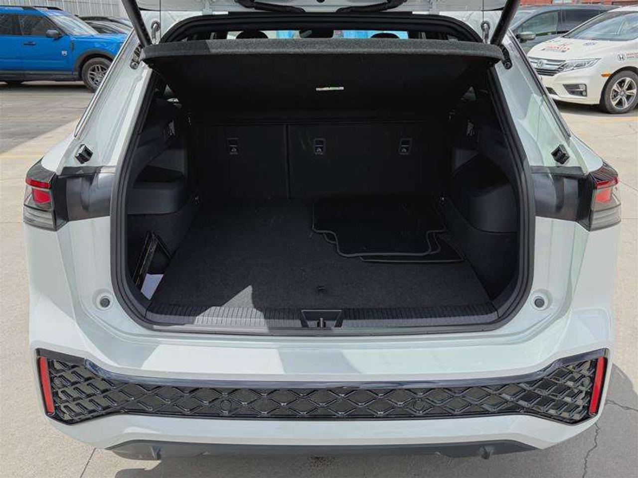 2026 Volkswagen Tiguan Highline Turbo R-Line 4MOTION Photo