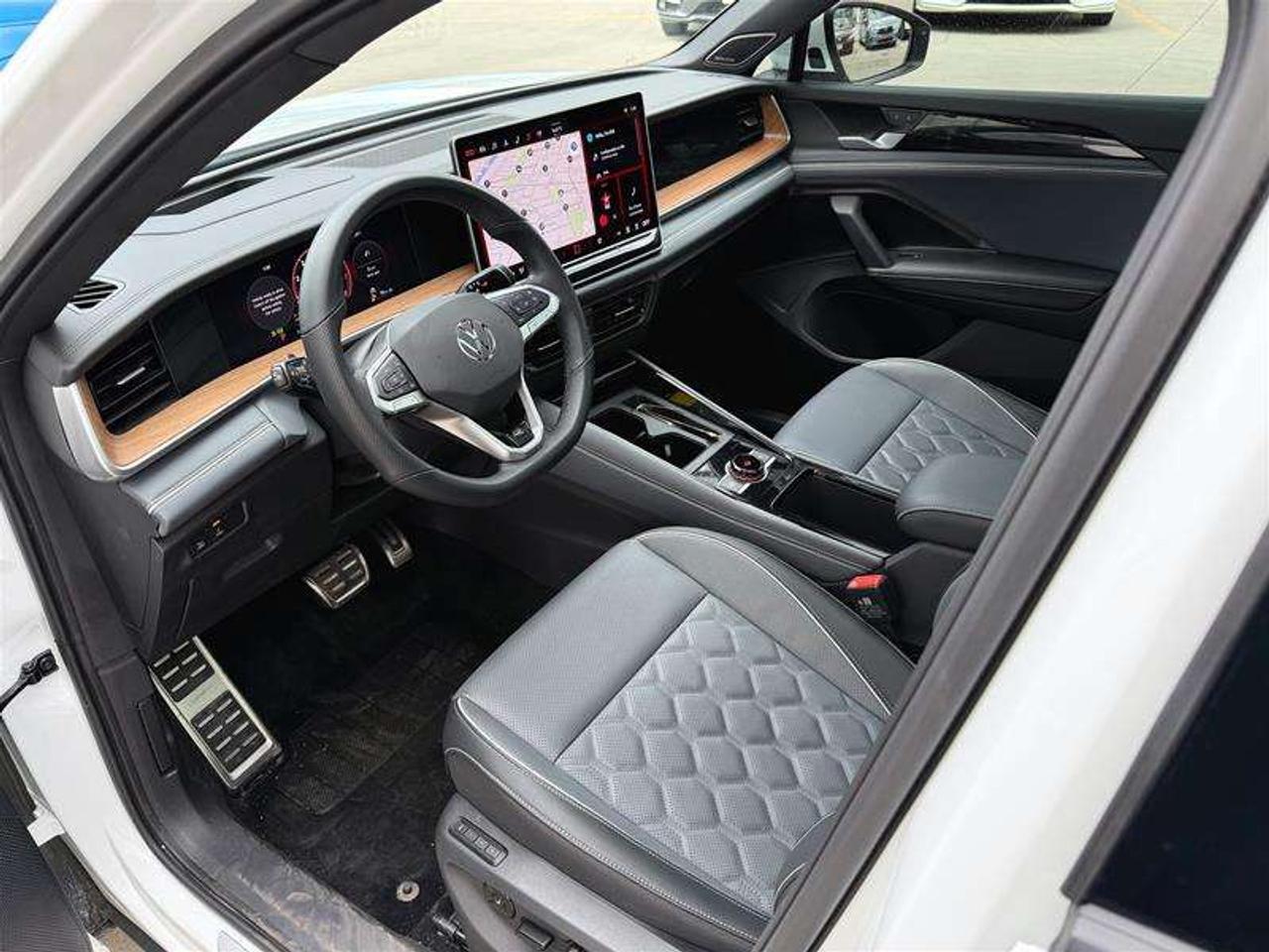 2026 Volkswagen Tiguan Highline Turbo R-Line 4MOTION Photo