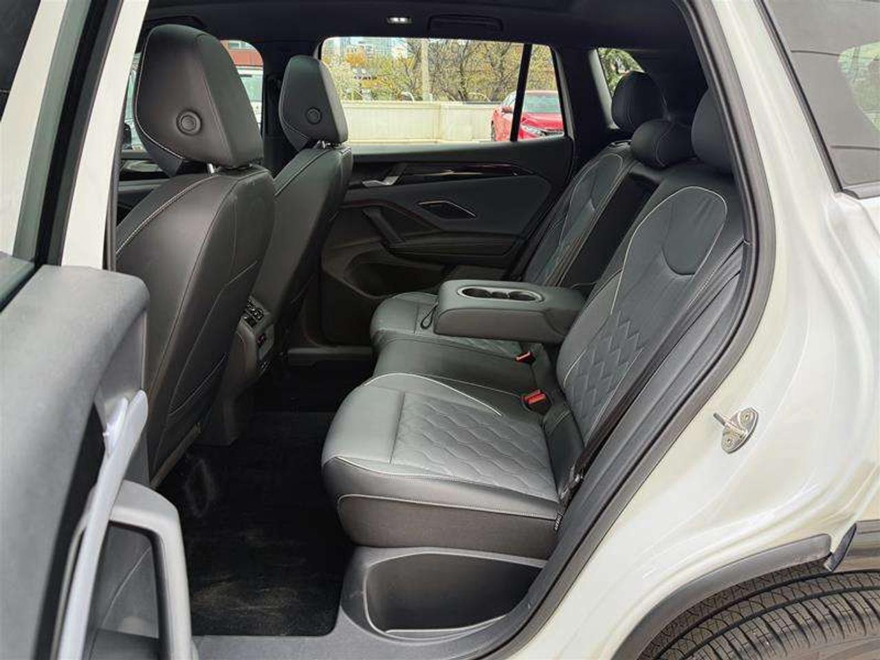 2026 Volkswagen Tiguan Highline Turbo R-Line 4MOTION Photo