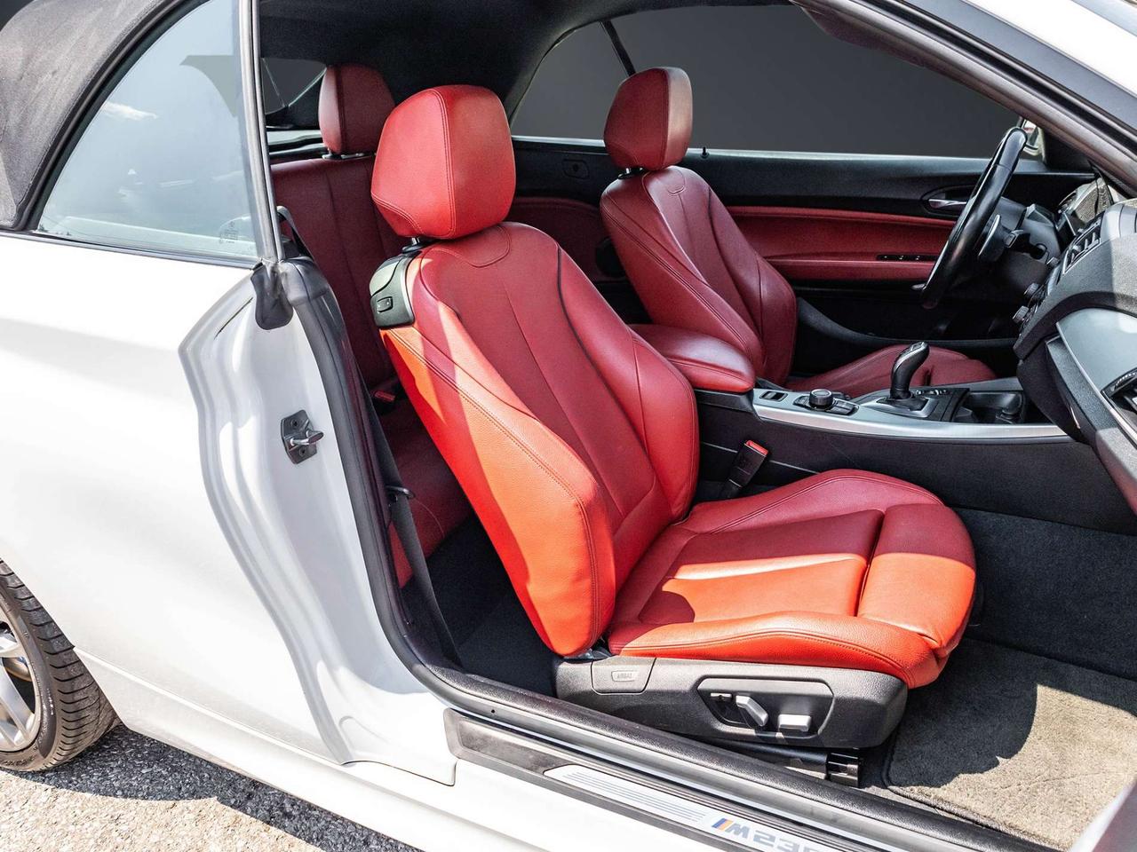 2016 BMW Others 2dr Conv M235i xDrive AWD   MSPORT   White on Red   Nice Spec Photo