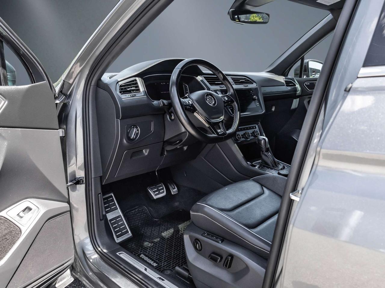 2021 Volkswagen Tiguan Highline 4MOTION   Panoramic Roof   Carplay   Leather   Clean Carfax Photo