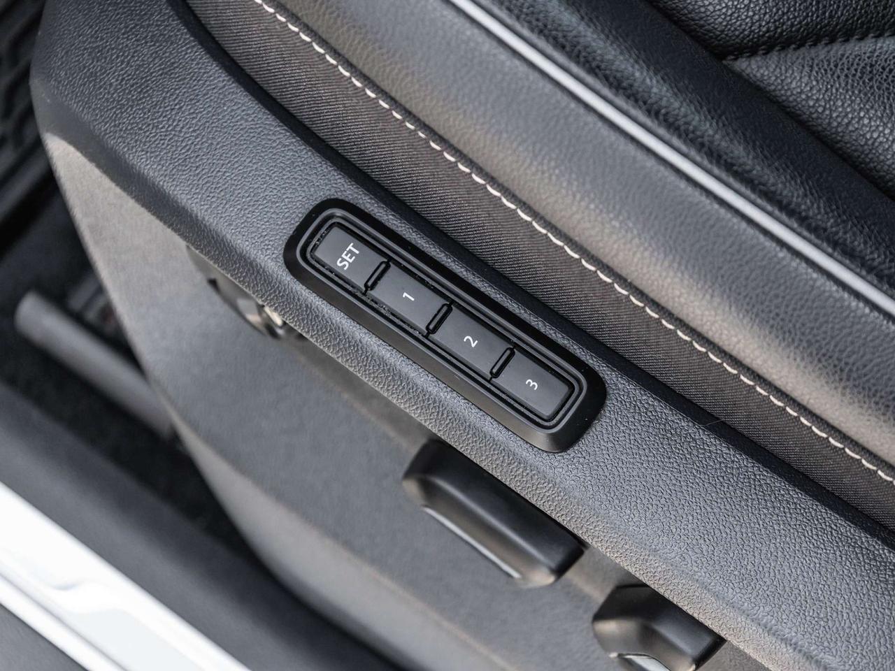 2021 Volkswagen Tiguan Highline 4MOTION   Panoramic Roof   Carplay   Leather   Clean Carfax Photo