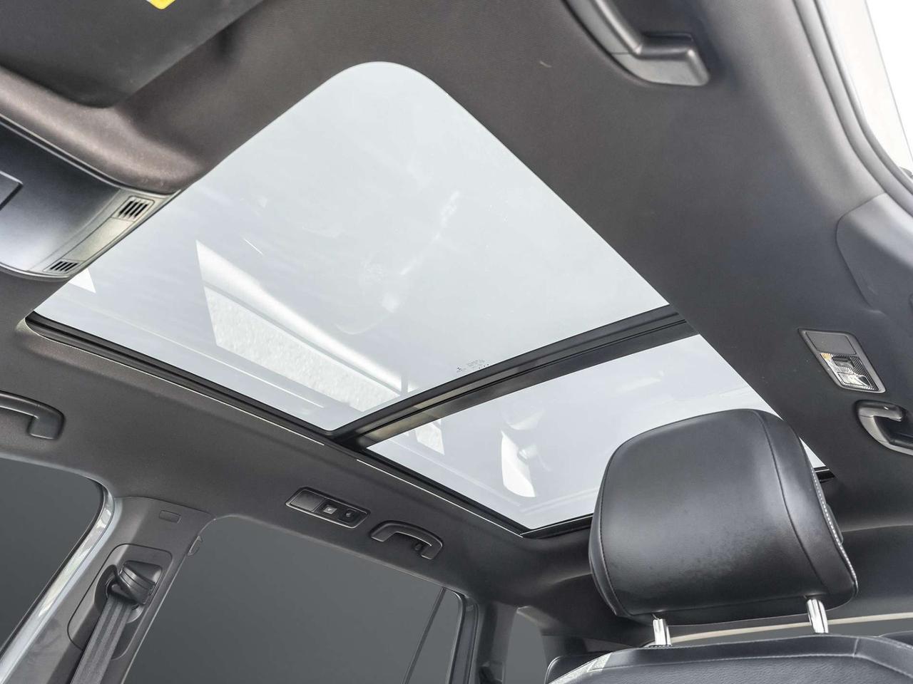 2021 Volkswagen Tiguan Highline 4MOTION   Panoramic Roof   Carplay   Leather   Clean Carfax Photo